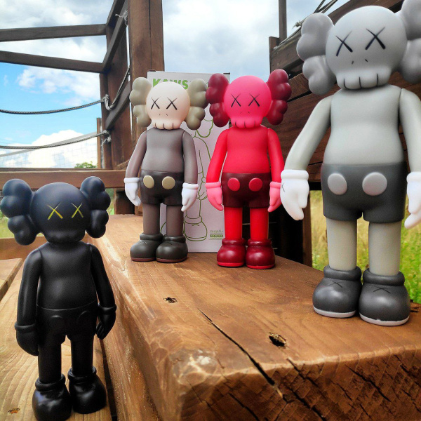 Kaws Classic Игрушка 18 см.